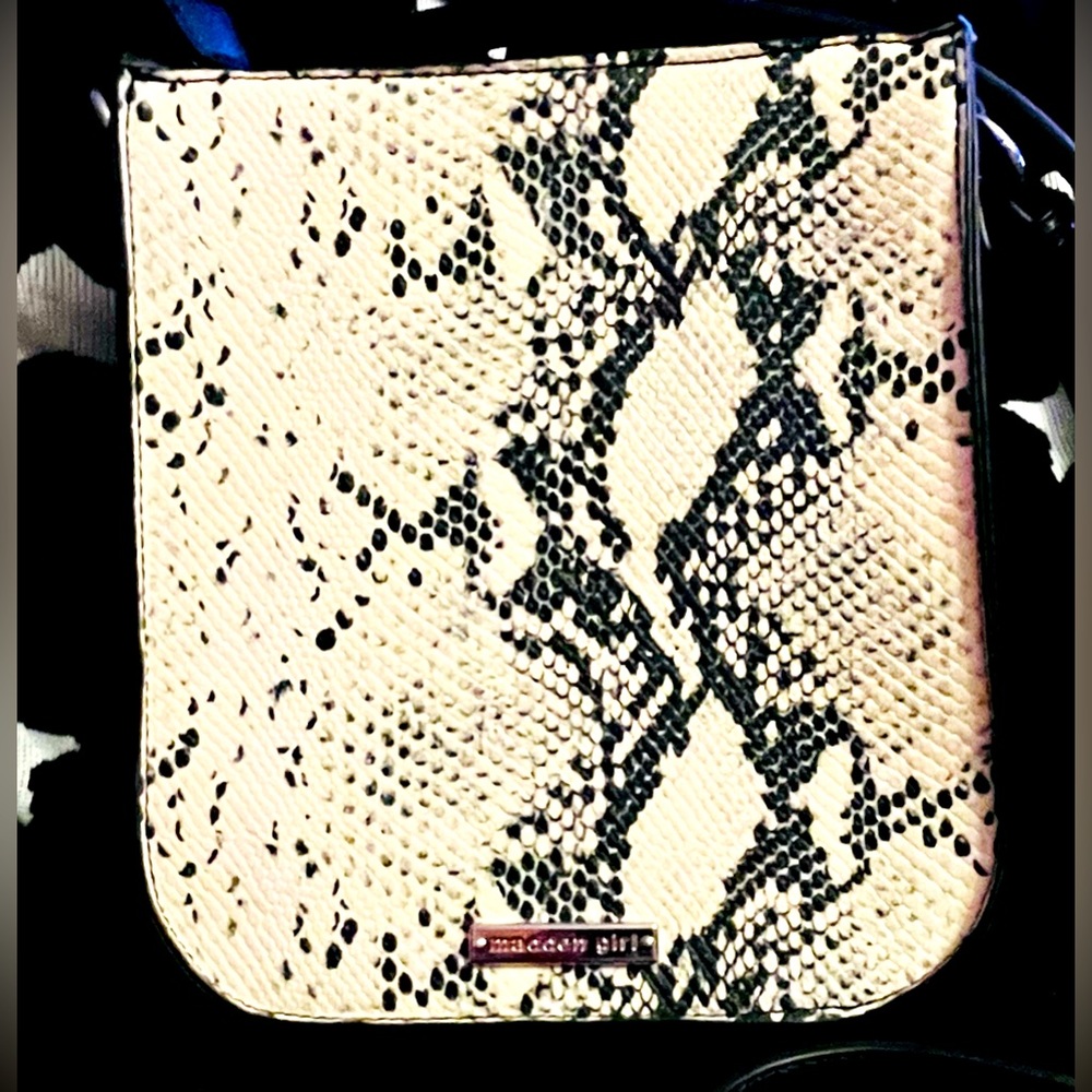 Madden Girl snakeskin style purse EUC